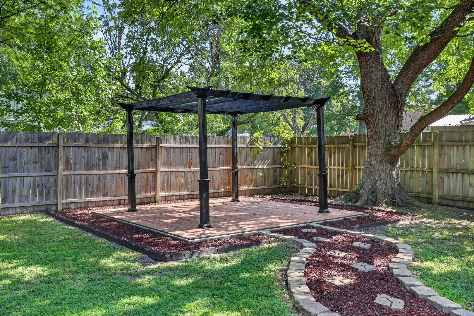 1004 E Illinois Street Property Photo 5