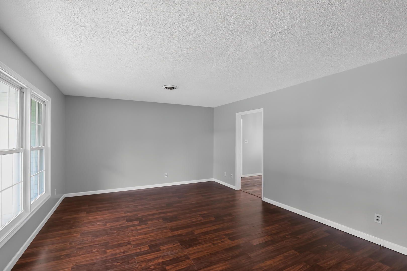 1004 E Illinois Street Property Photo 14