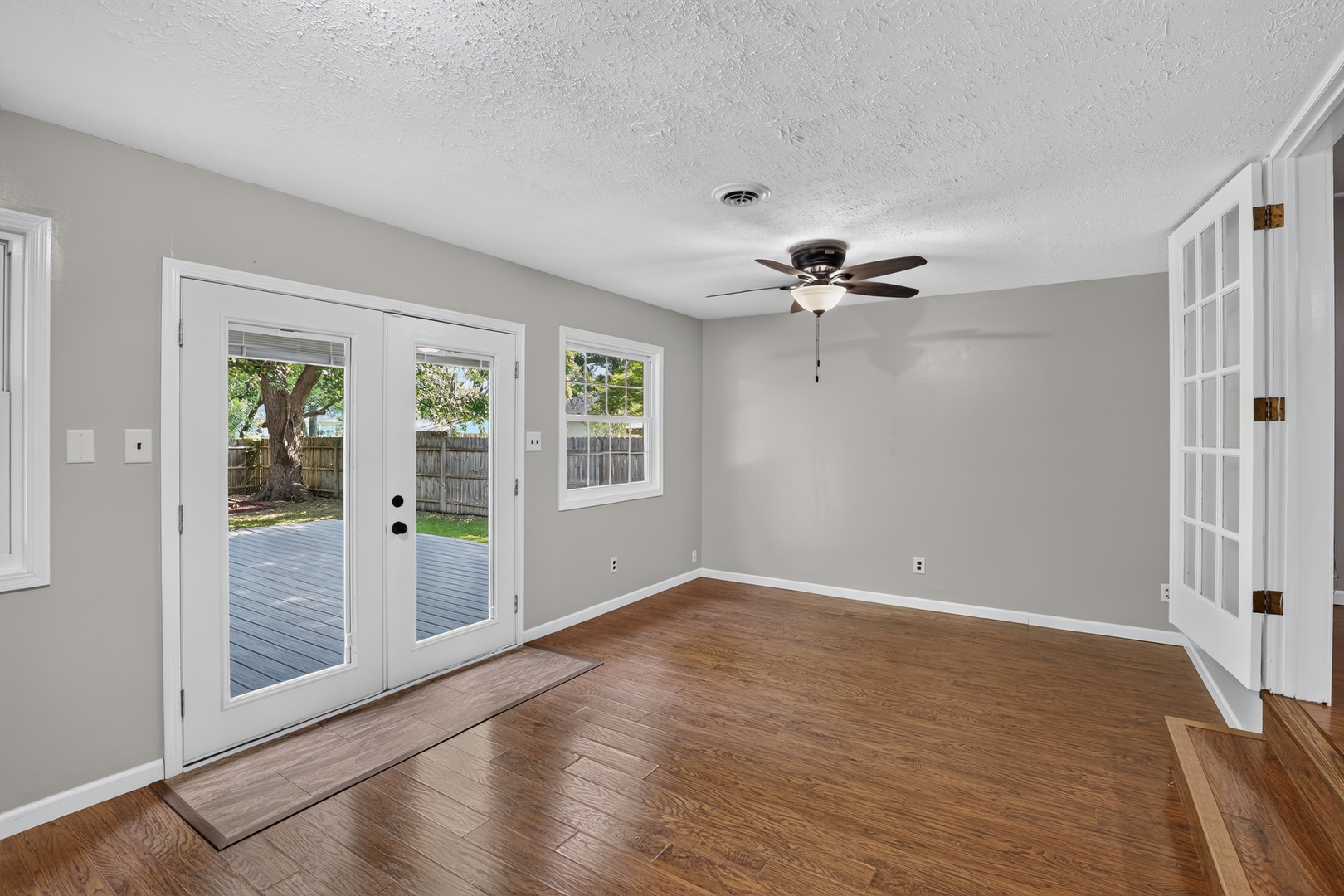 1004 E Illinois Street Property Photo 16