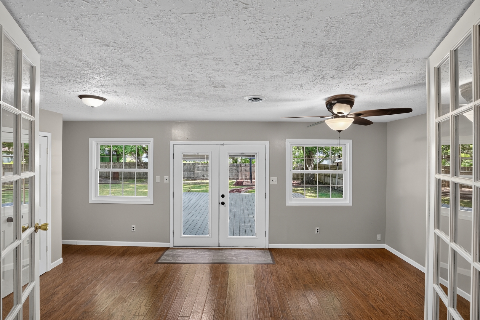 1004 E Illinois Street Property Photo 17