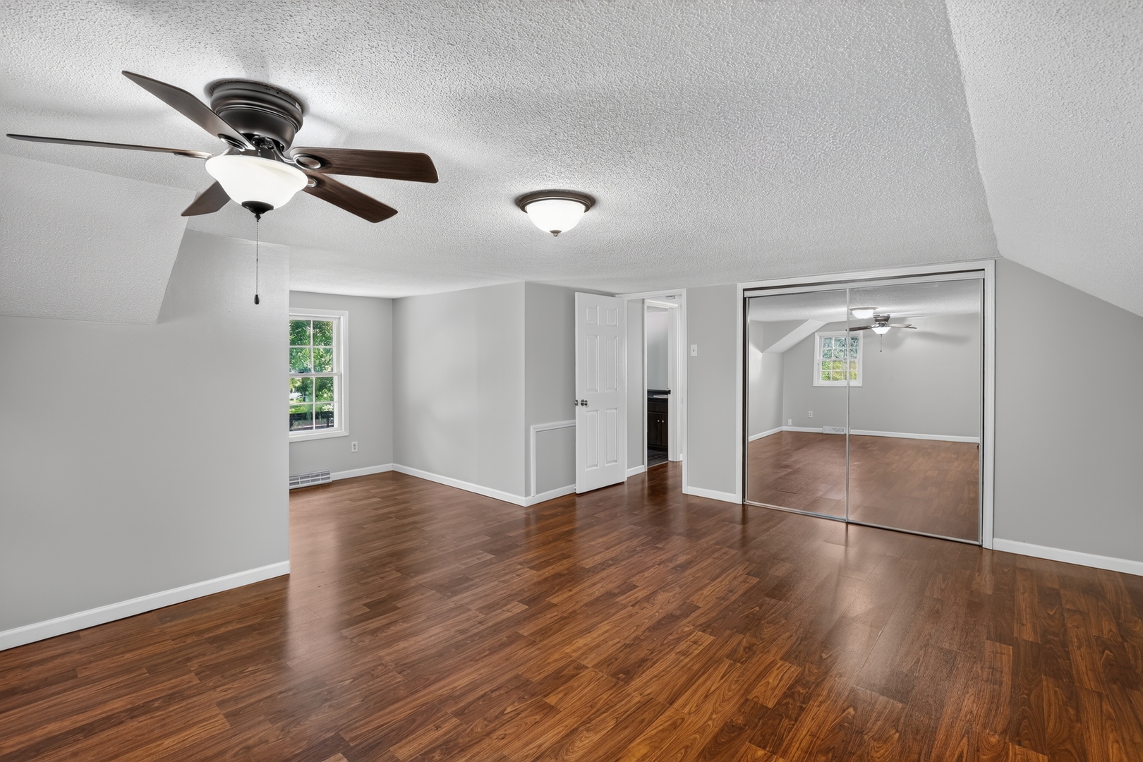 1004 E Illinois Street Property Photo 22