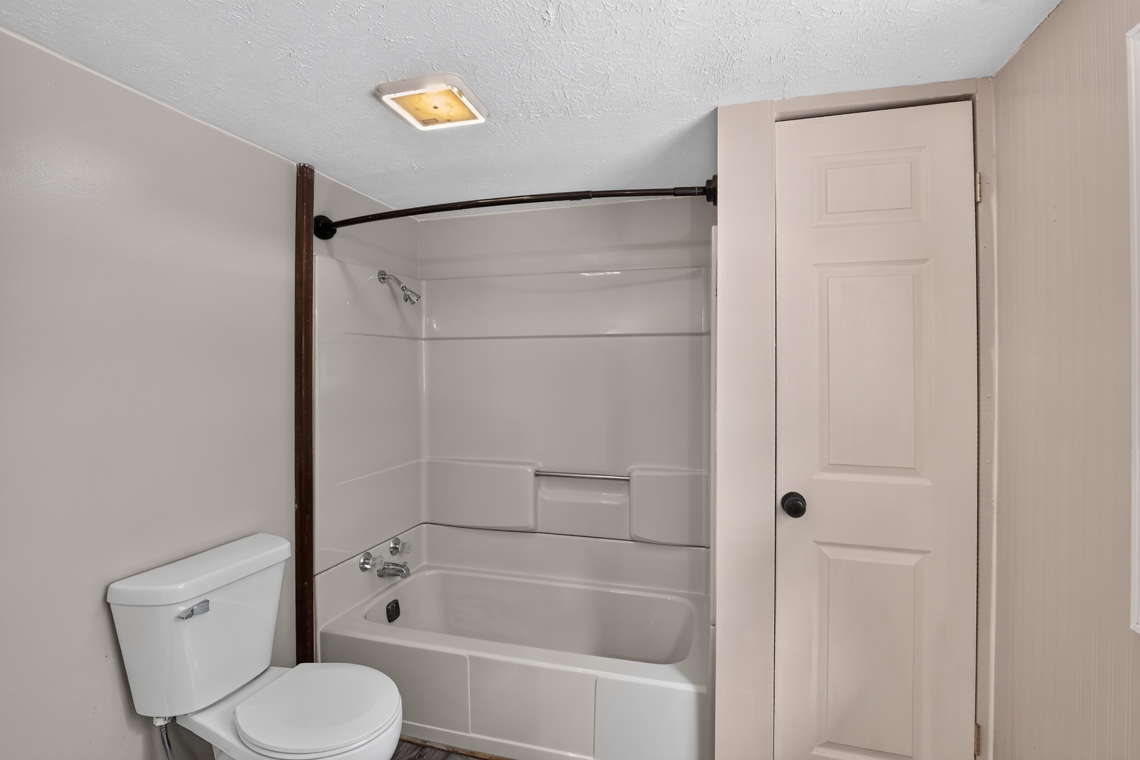 1004 E Illinois Street Property Photo 23