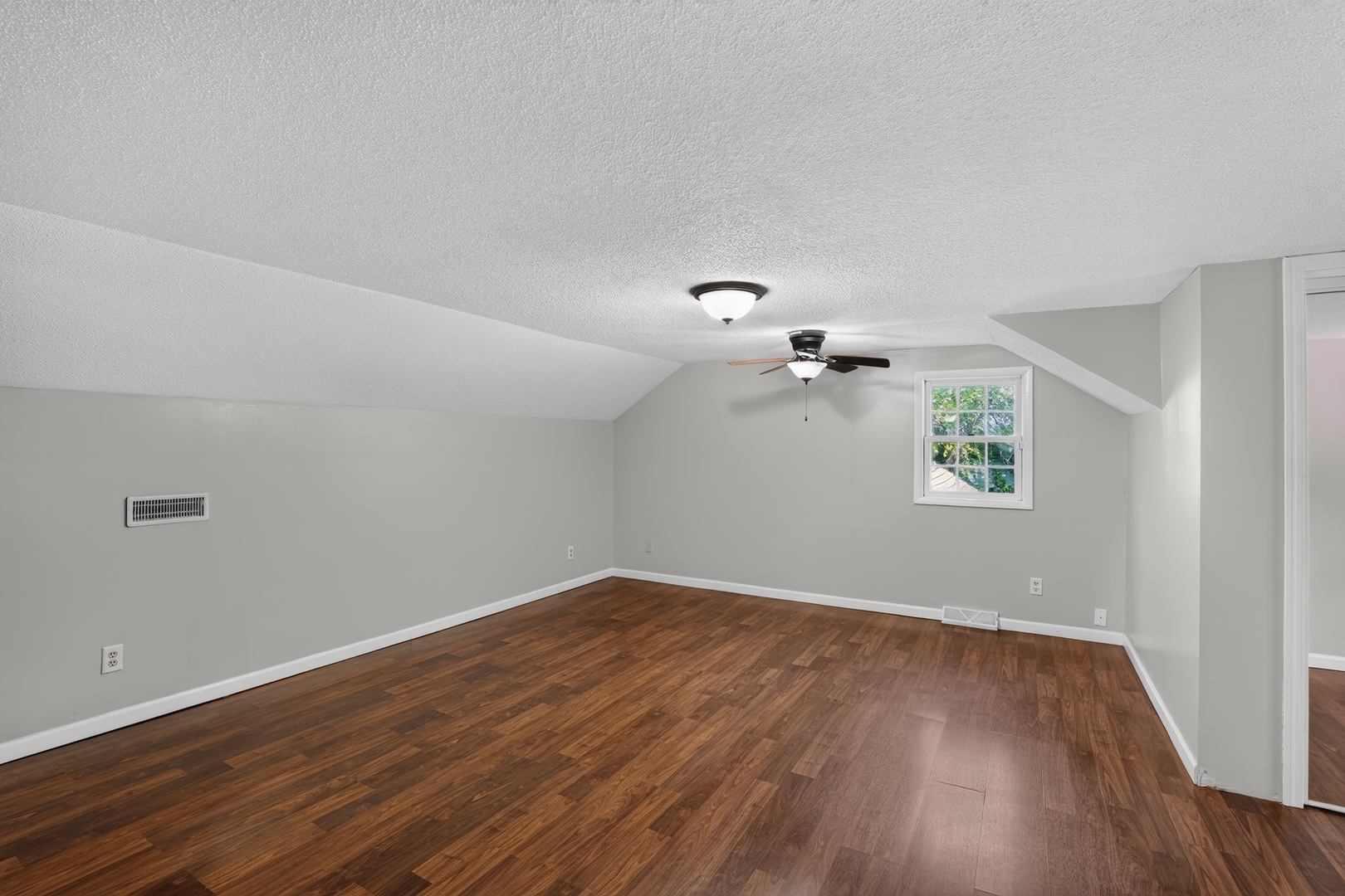 1004 E Illinois Street Property Photo 26