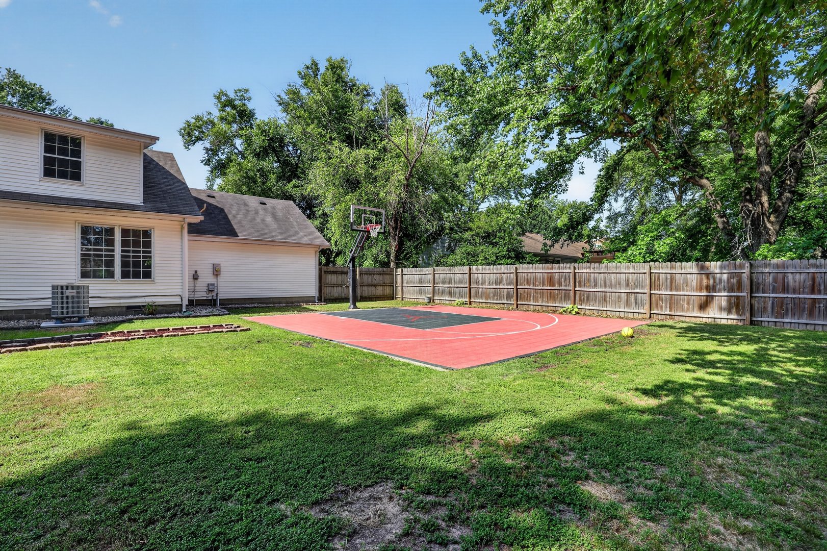 1004 E Illinois Street Property Photo 33