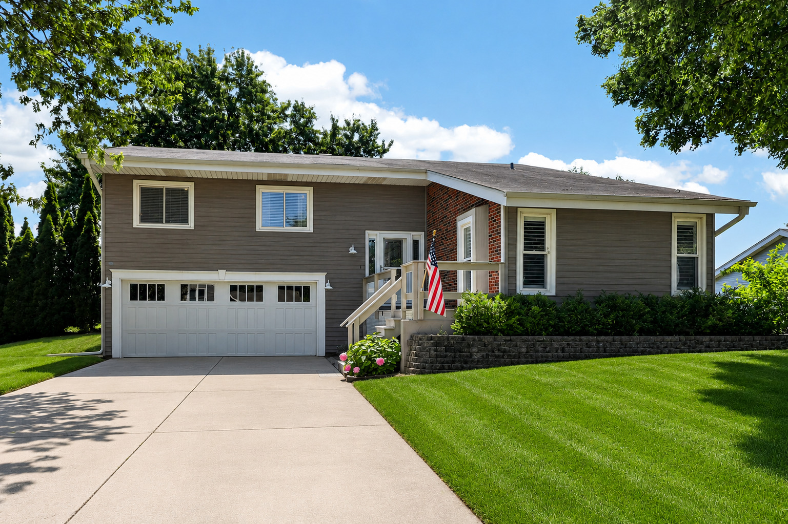 186 Royce Drive Property Photo 1