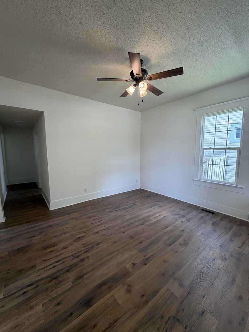 109 E 7th Street Property Photo 3