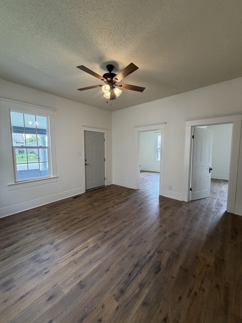 109 E 7th Street Property Photo 5