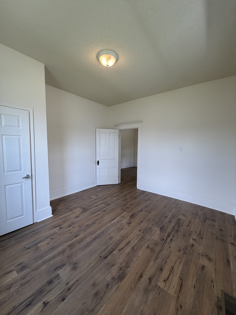 109 E 7th Street Property Photo 7