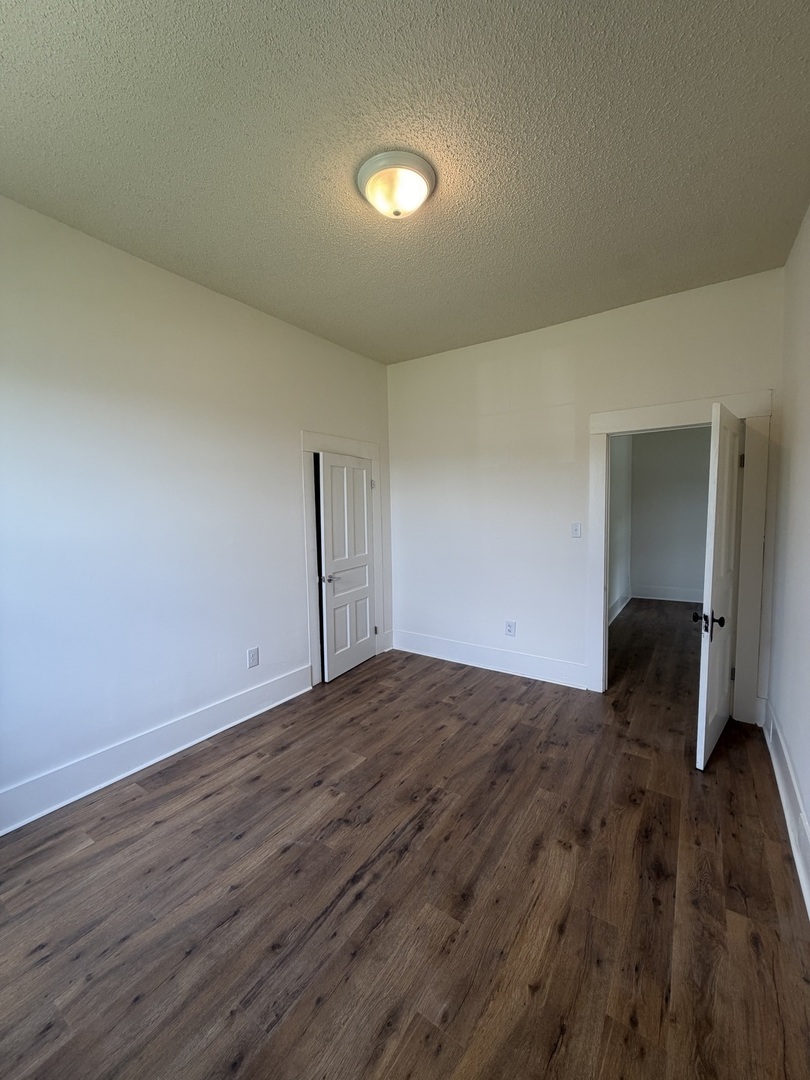 109 E 7th Street Property Photo 9