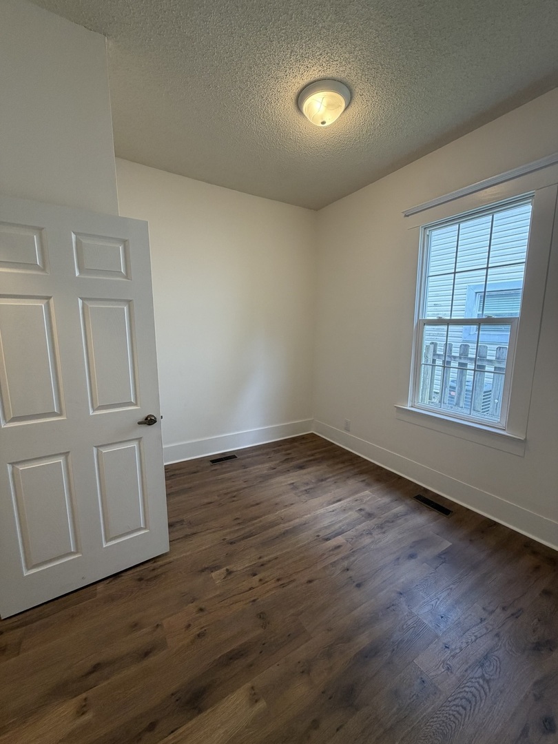 109 E 7th Street Property Photo 12