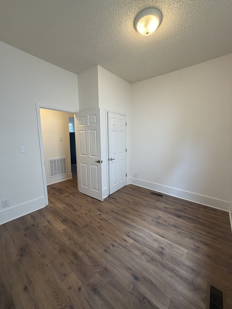 109 E 7th Street Property Photo 13