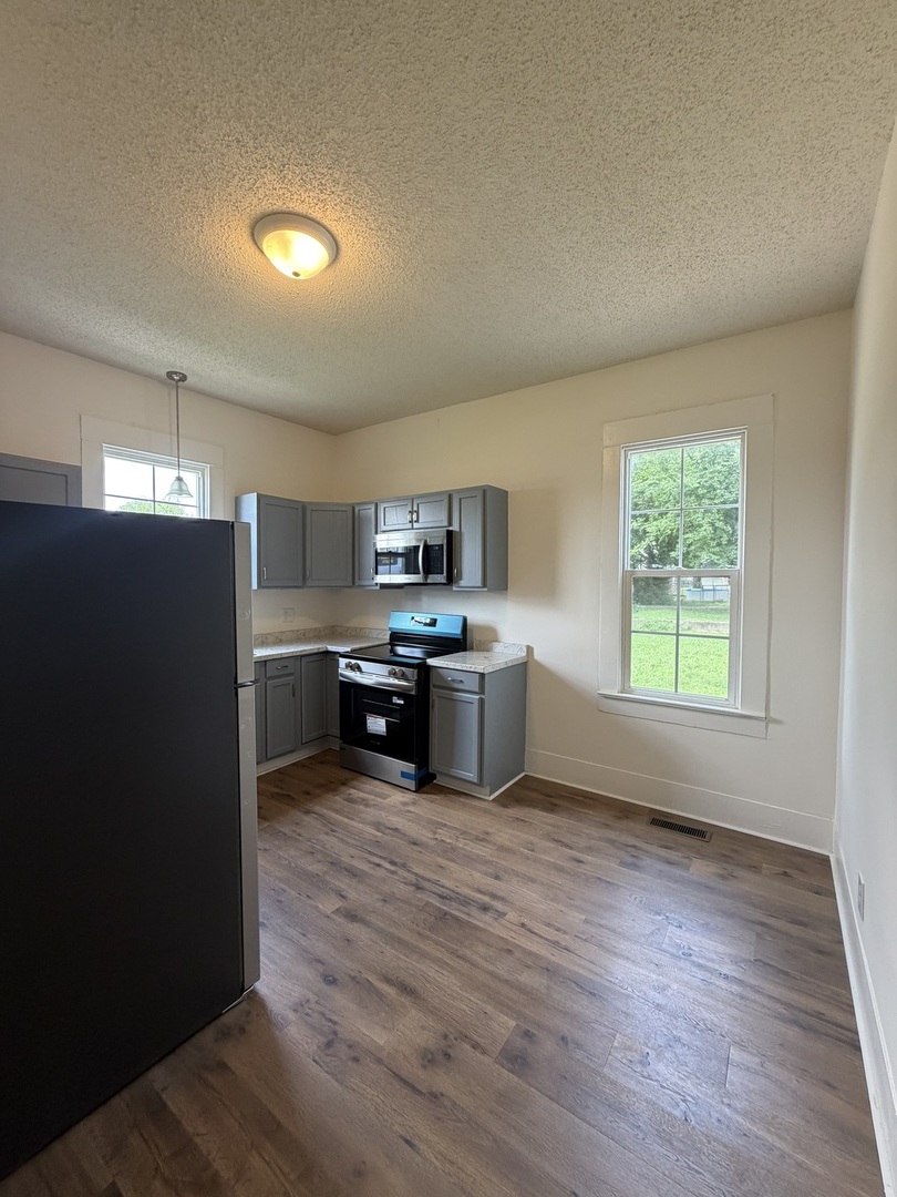 109 E 7th Street Property Photo 15