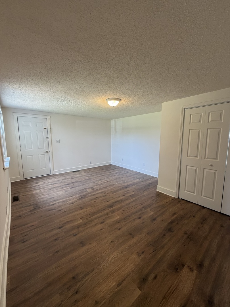 109 E 7th Street Property Photo 18