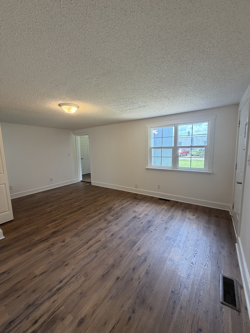 109 E 7th Street Property Photo 21