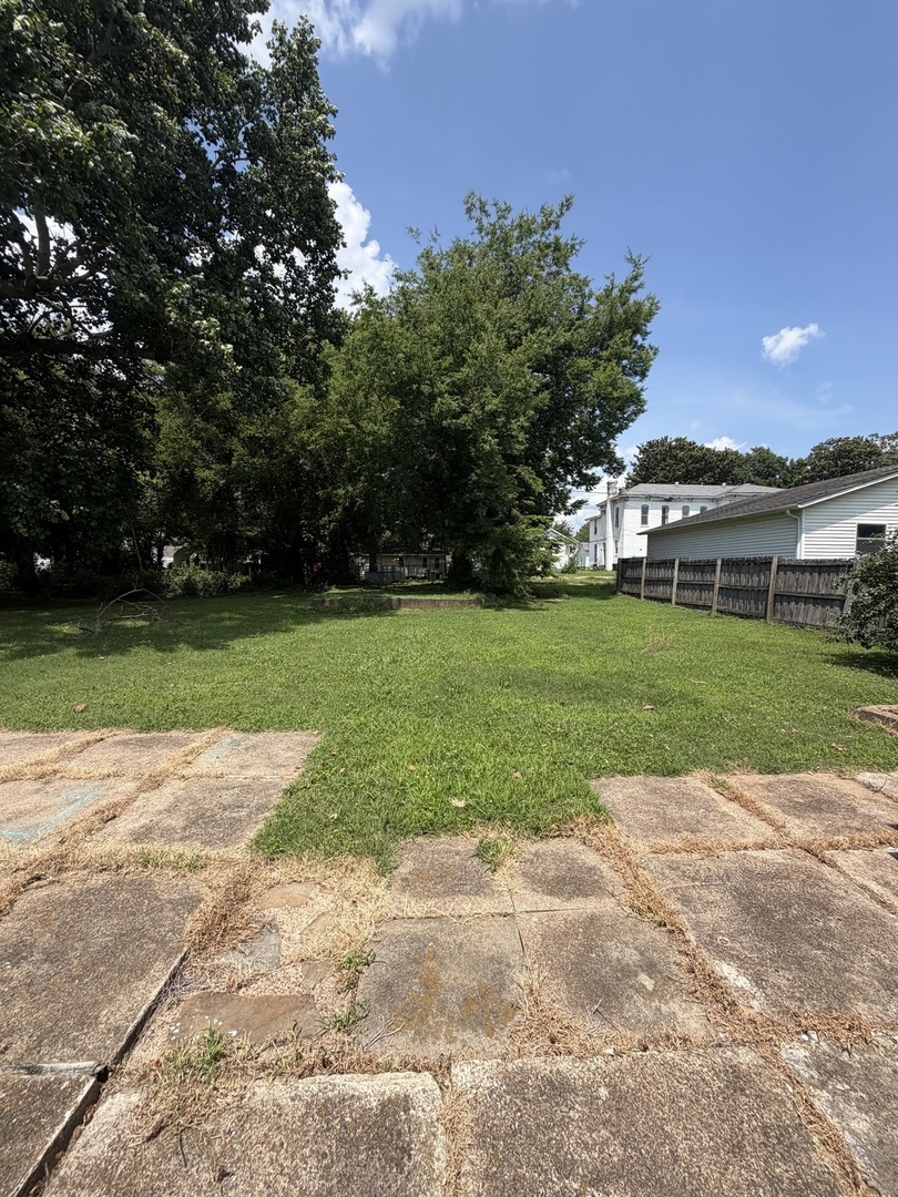 109 E 7th Street Property Photo 22