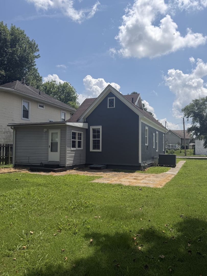 109 E 7th Street Property Photo 23