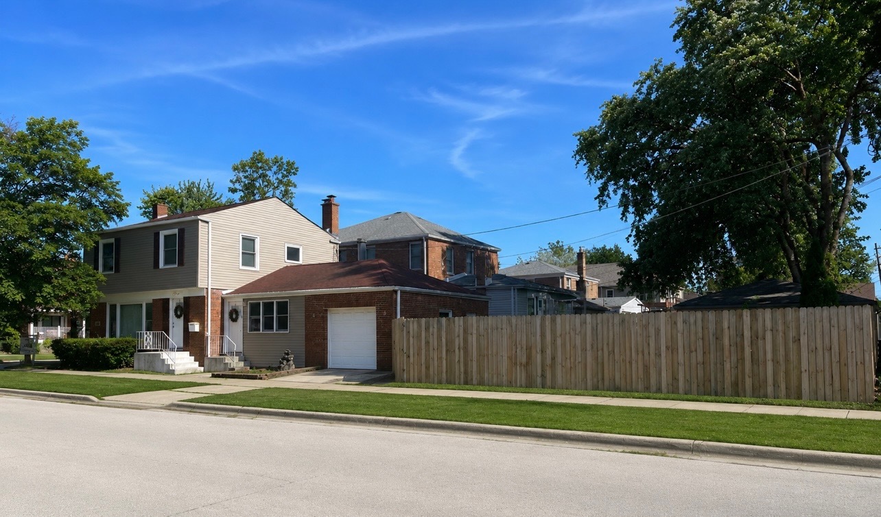 6156 N Kedvale Avenue Property Photo 2