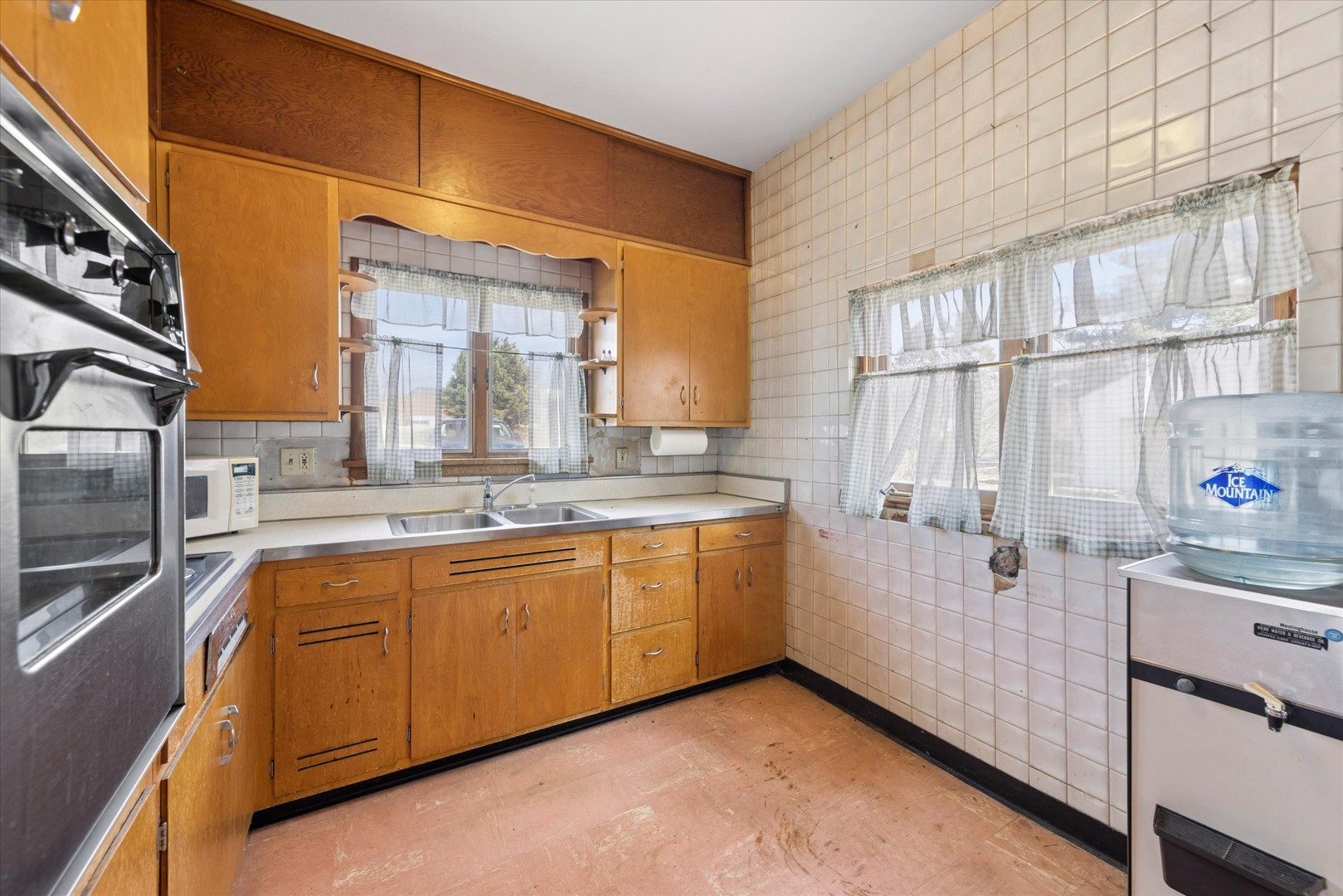 141 S Neltnor Boulevard Property Photo 9