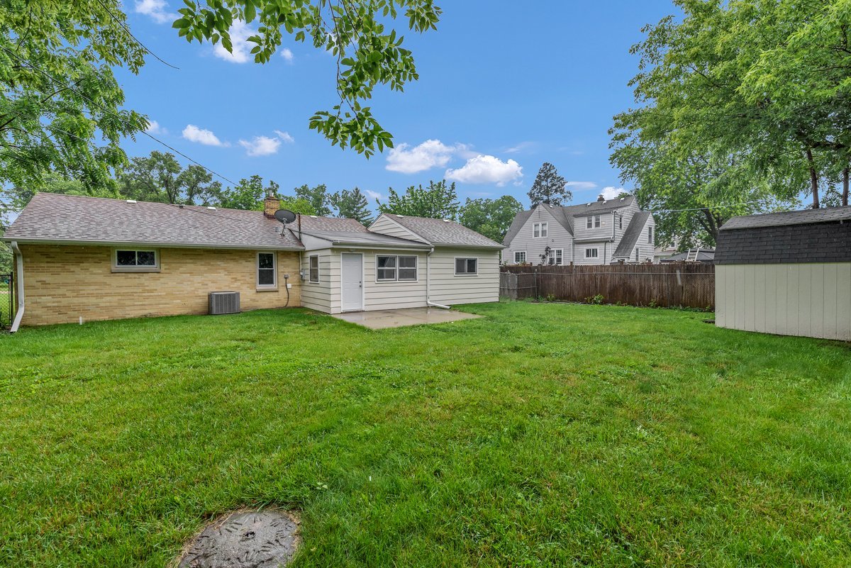 10274 W Ford Avenue Property Photo 2