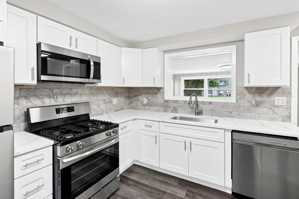10274 W Ford Avenue Property Photo 3