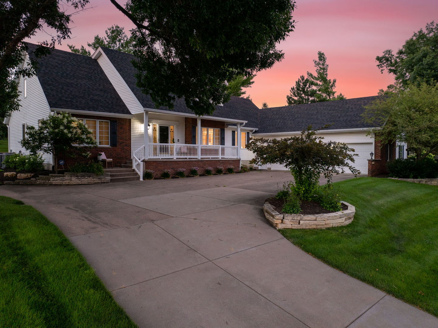 5018 Turnberry Lane Property Photo 1