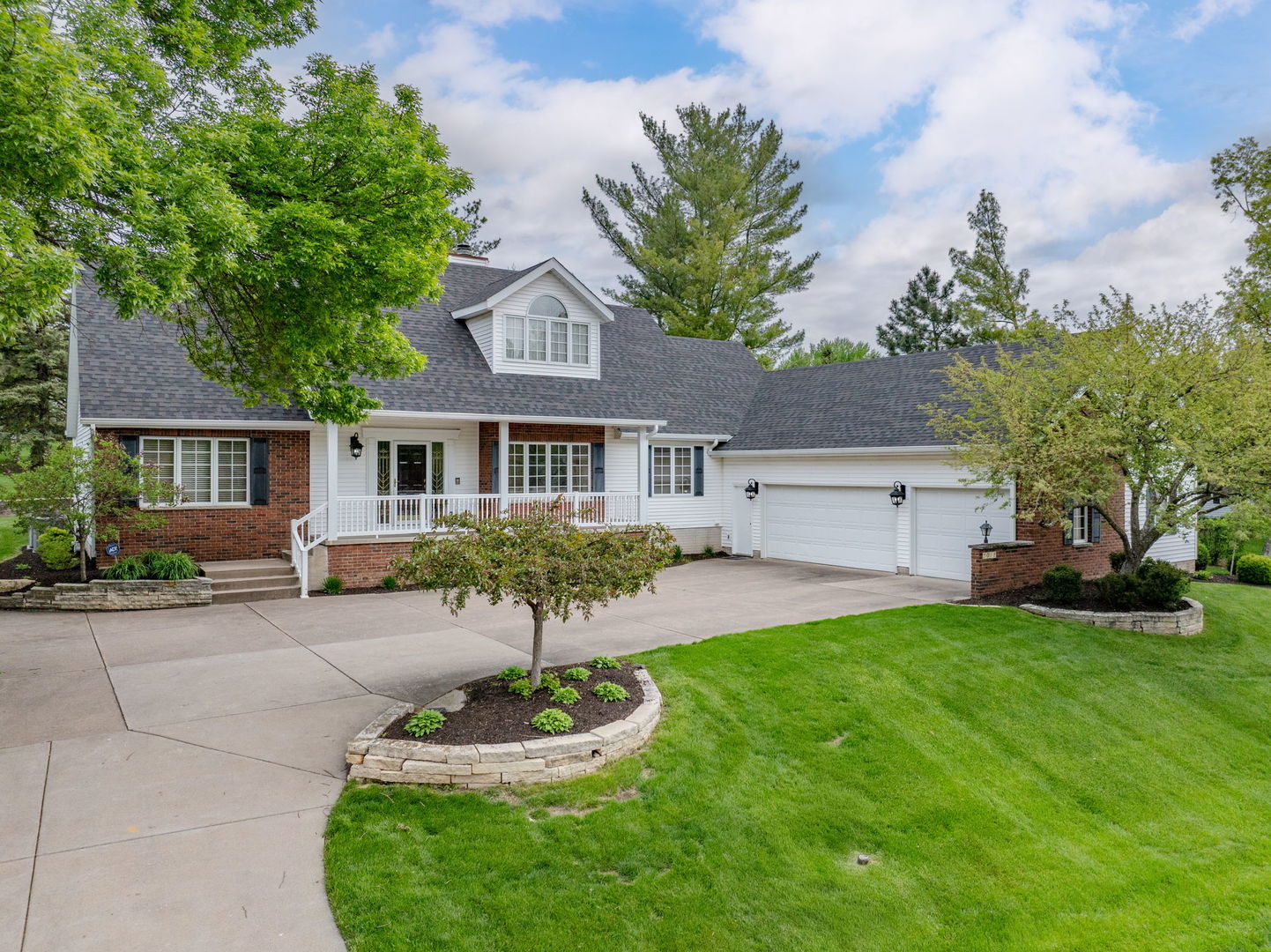 5018 Turnberry Lane Property Photo 4