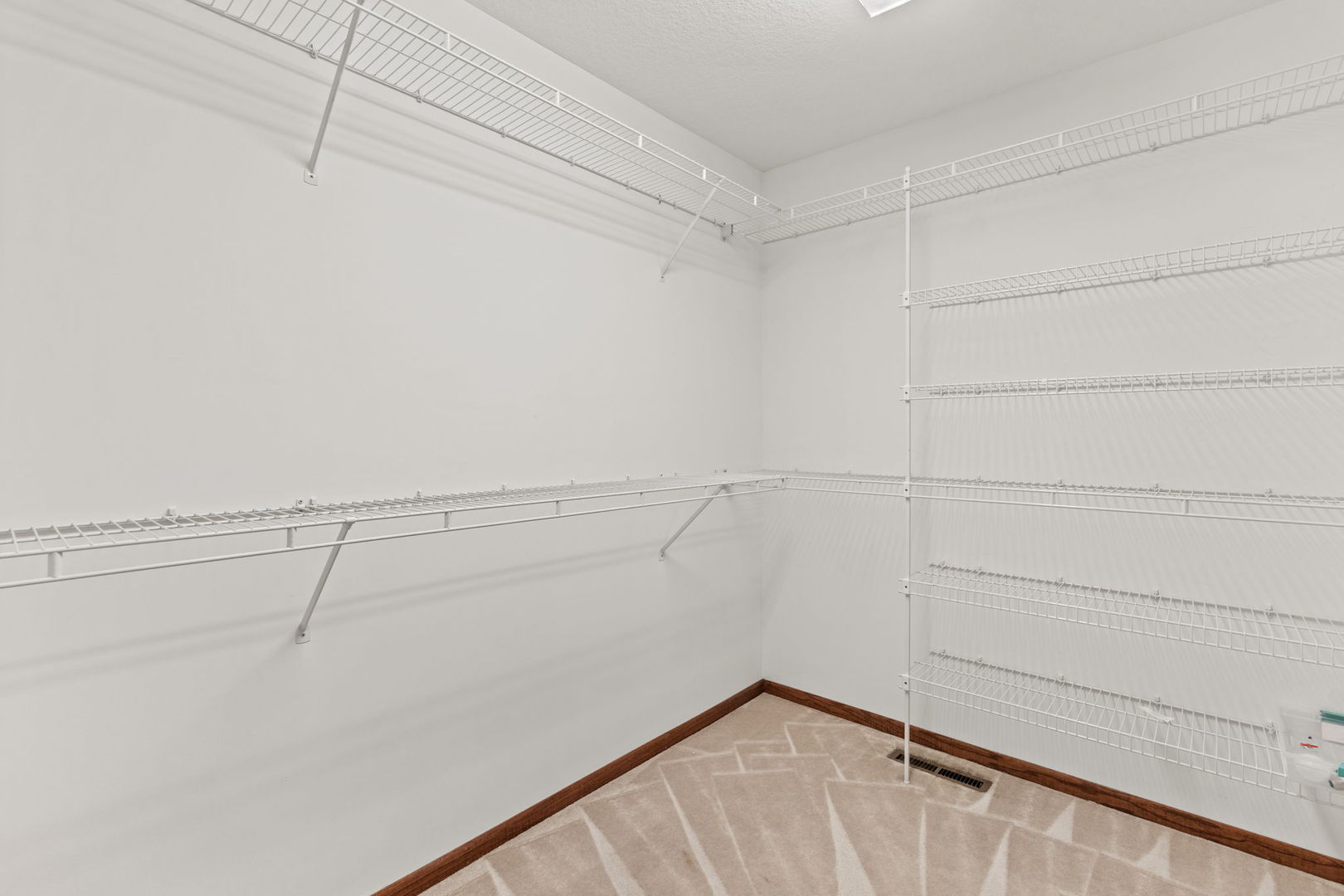 5018 Turnberry Lane Property Photo 25