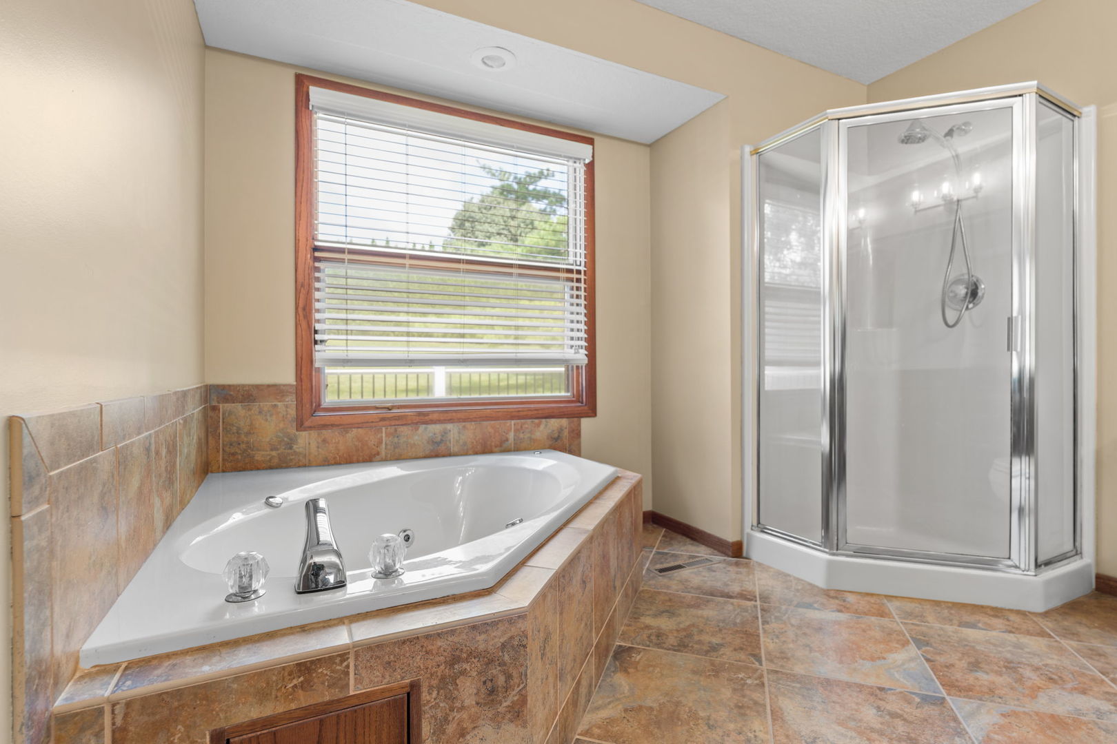 5018 Turnberry Lane Property Photo 28