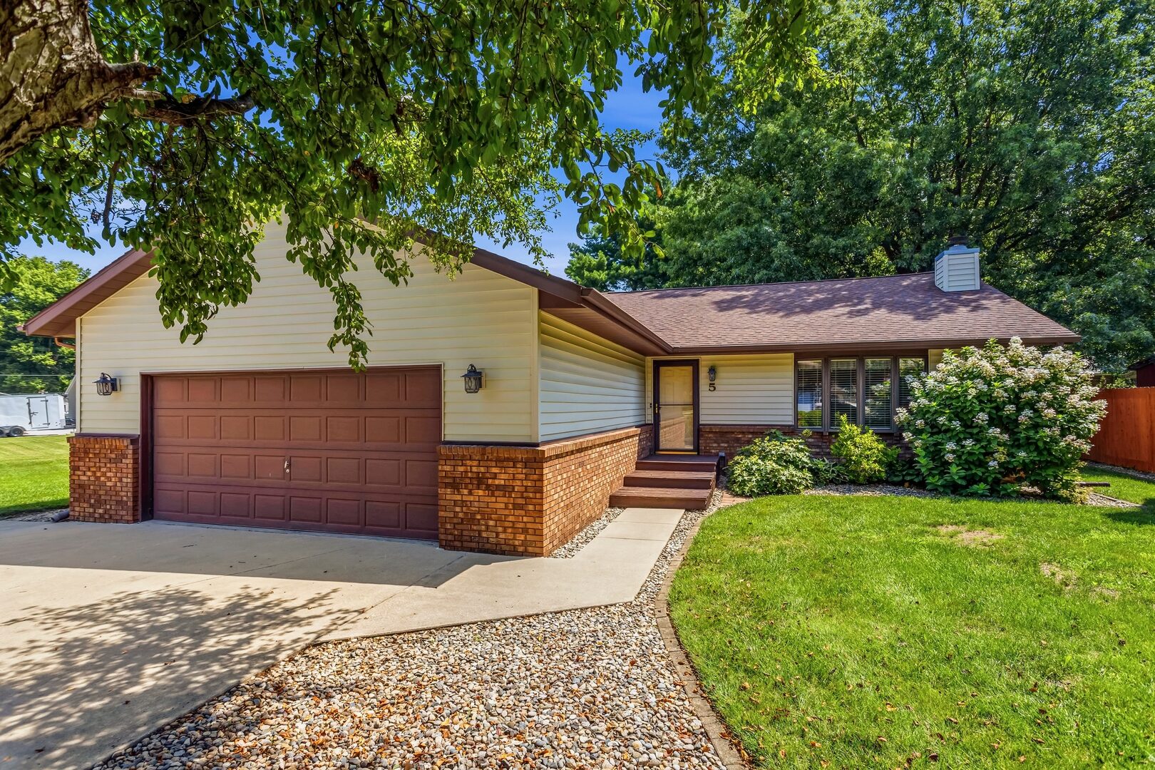 5 Southview Drive Property Photo 1