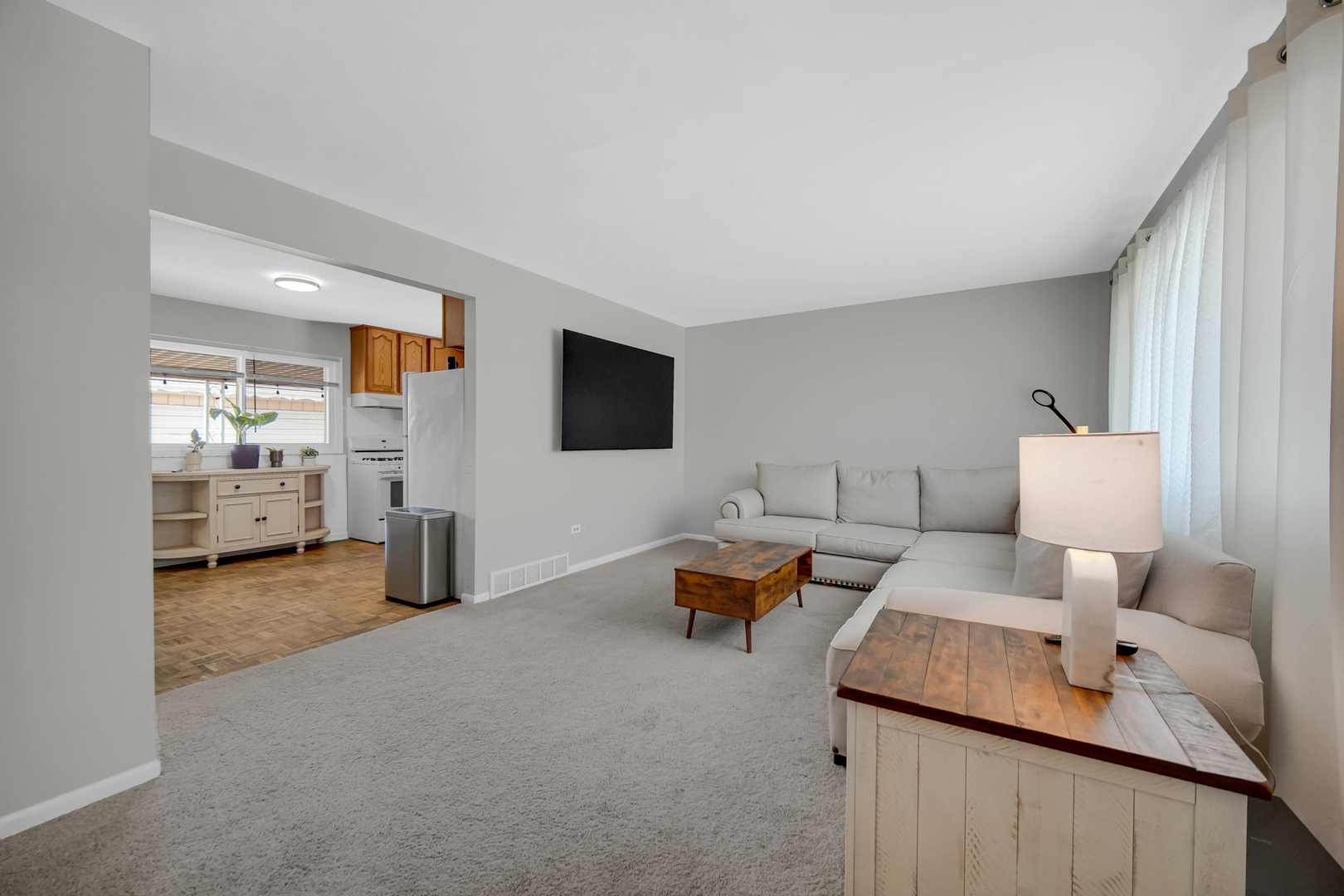 7305 W 75th Street Property Photo 4