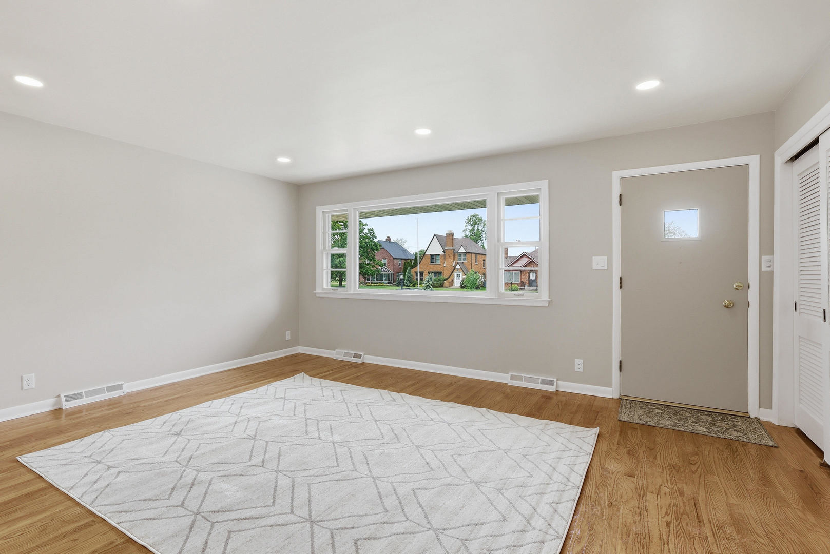 2528 28th Street Property Photo 6