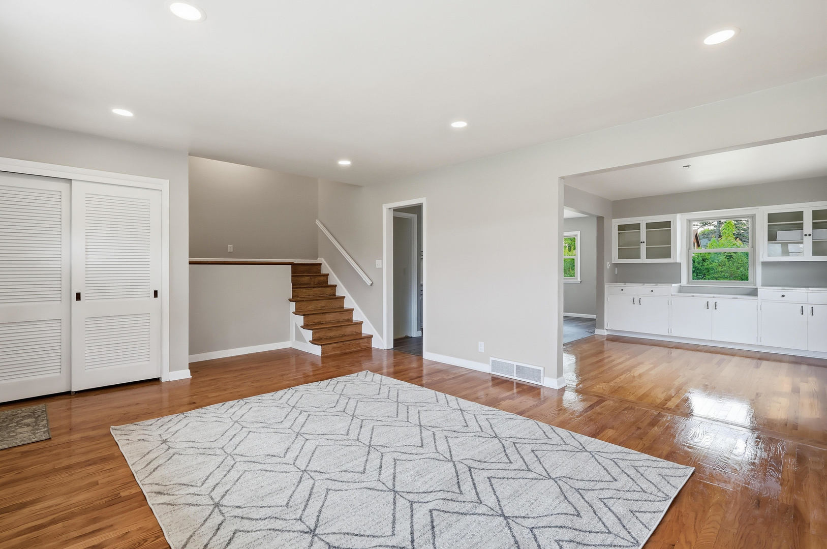 2528 28th Street Property Photo 8