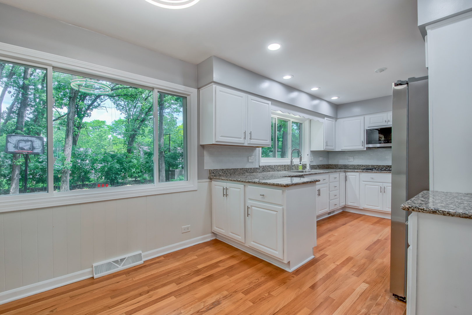 104 E Louis Avenue Property Photo 4