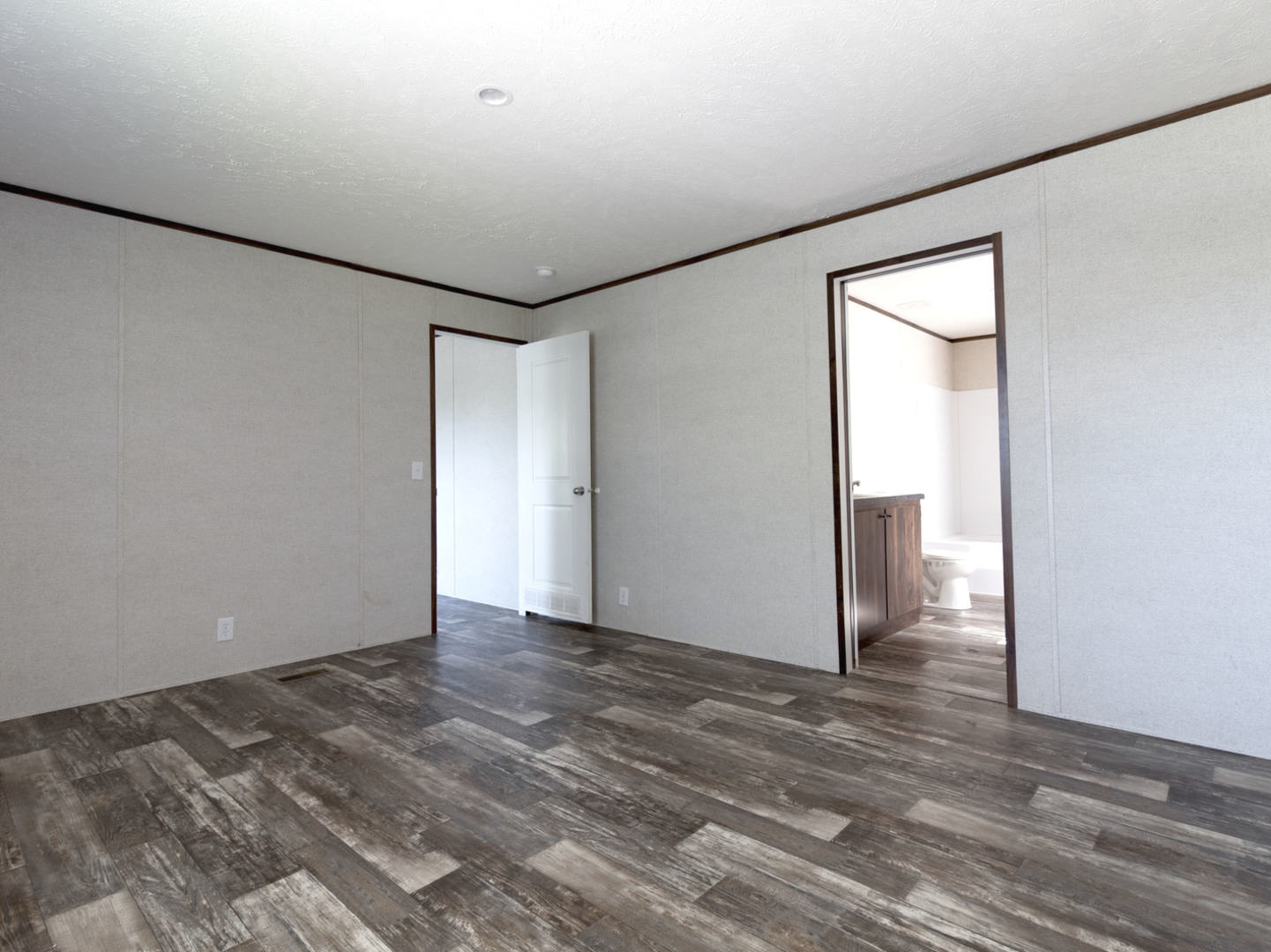 5450 Sand Ridge Road Property Photo 9
