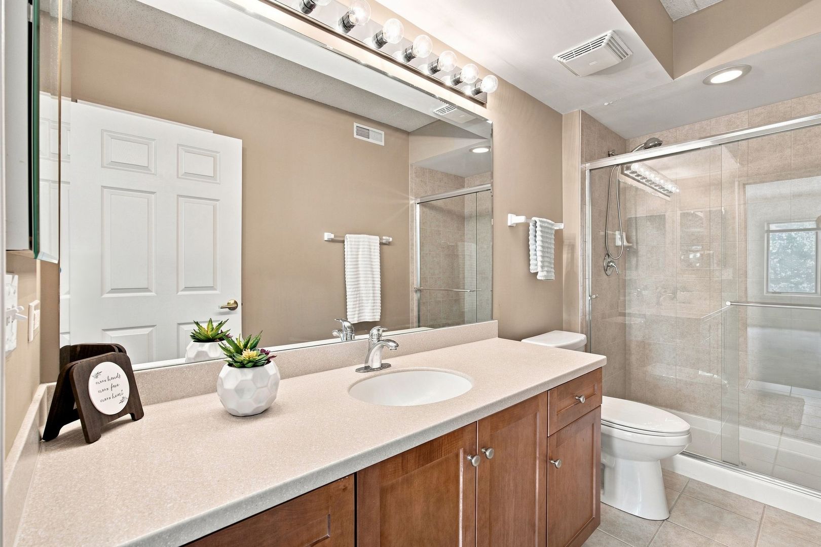 1 S Lincoln Avenue 203 Property Photo 15