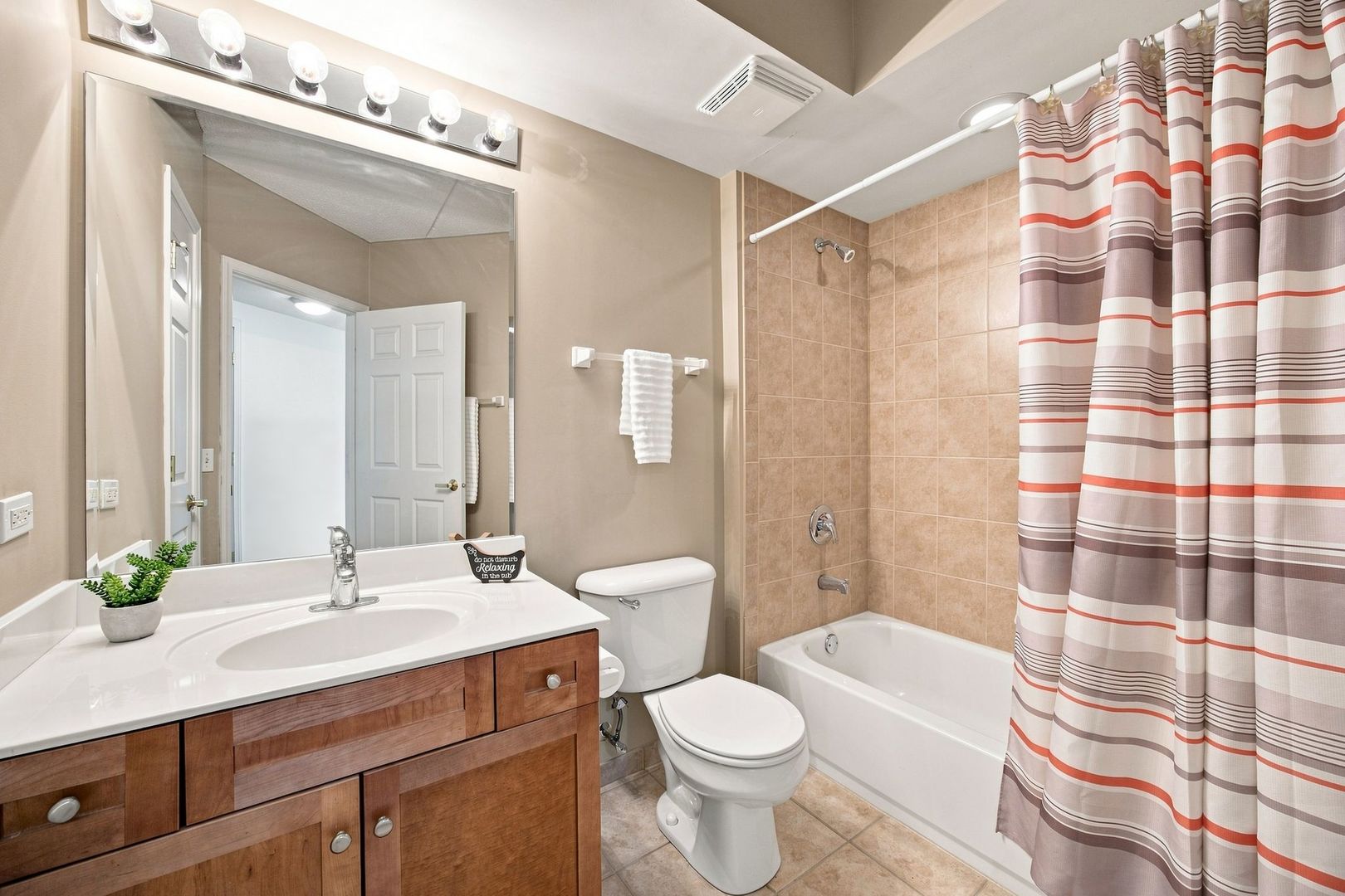 1 S Lincoln Avenue 203 Property Photo 18