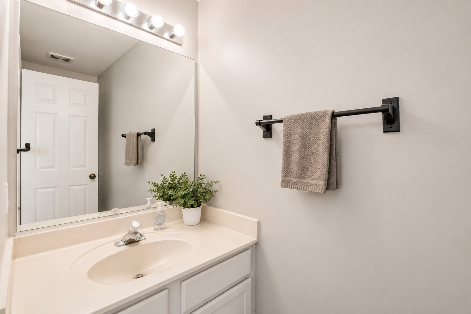 21242 W Edison Lane Property Photo 6