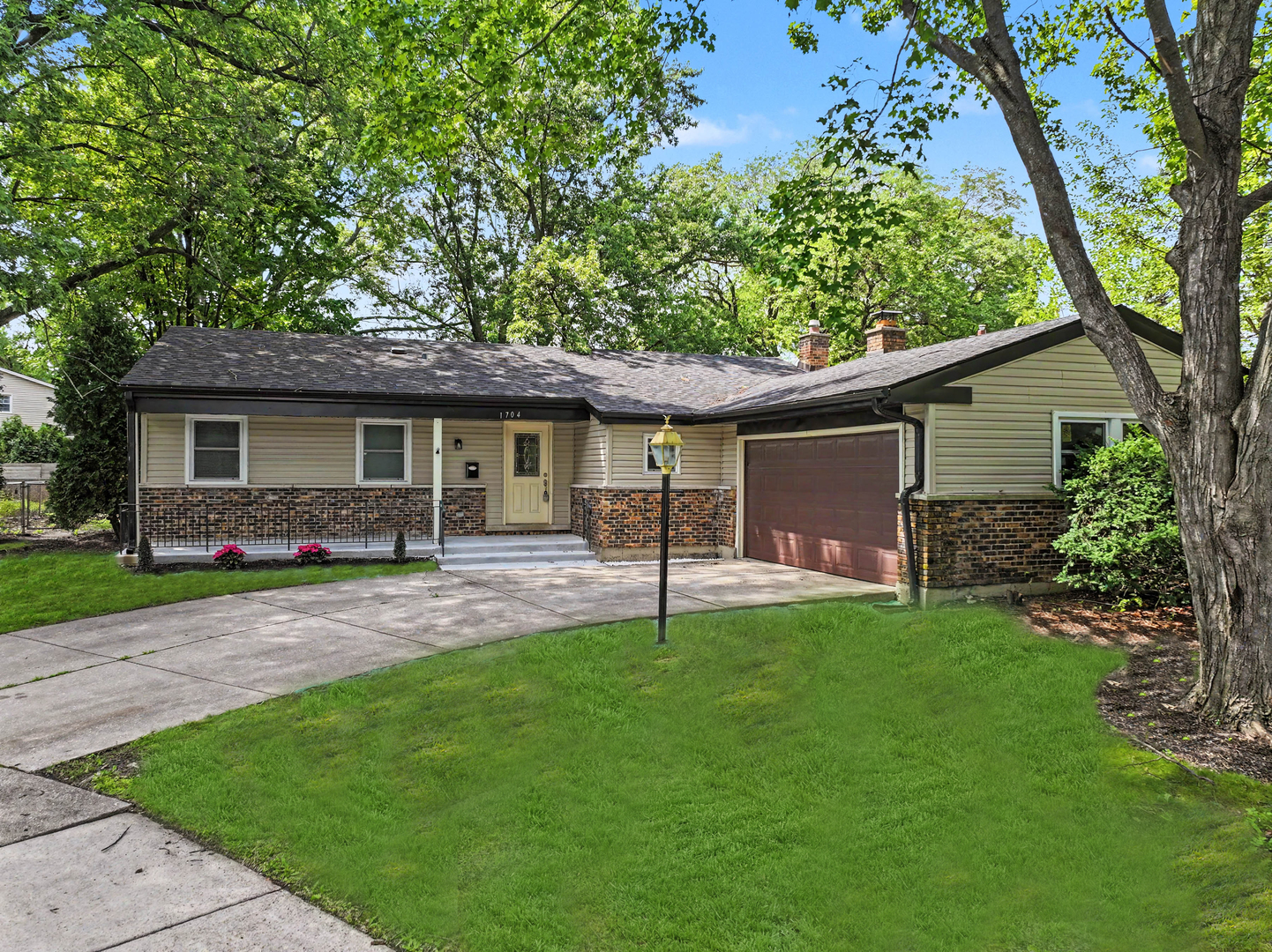 1704 S Highland Avenue Property Photo 2