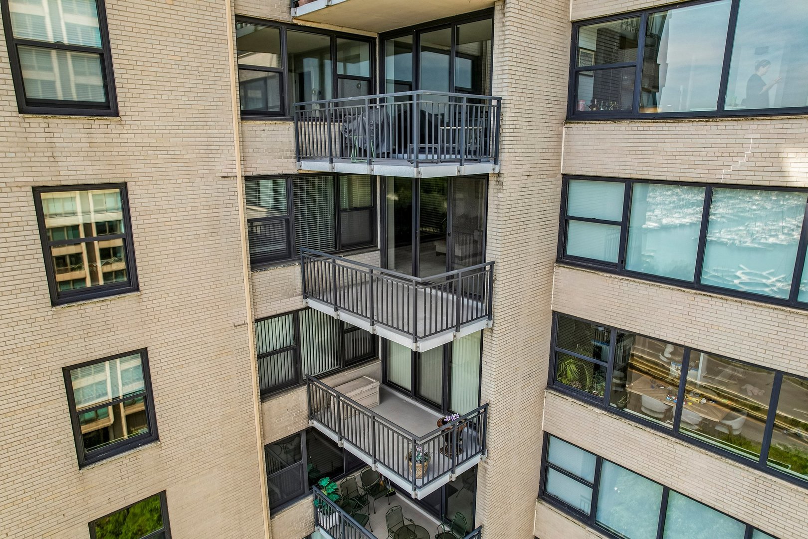 3440 N Lake Shore Drive 12b Property Photo 32