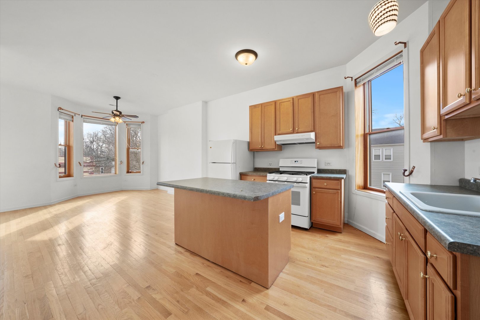 716-718 W 51st Street Property Photo 10