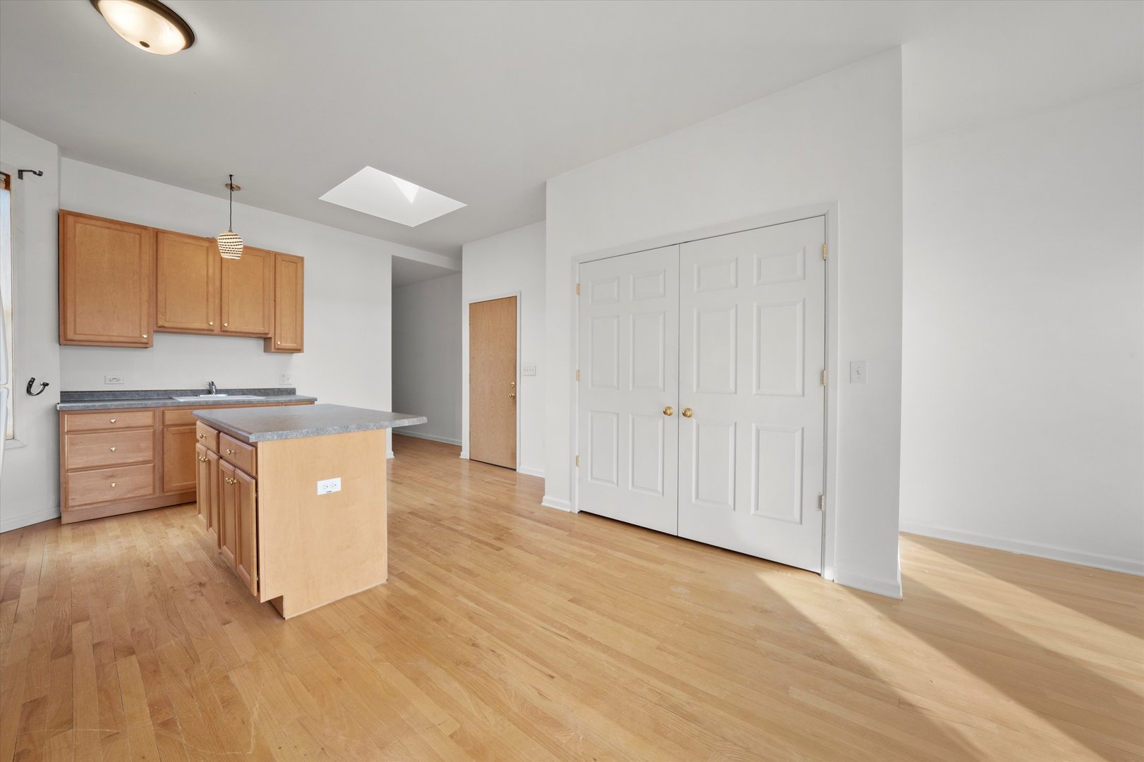 716-718 W 51st Street Property Photo 25