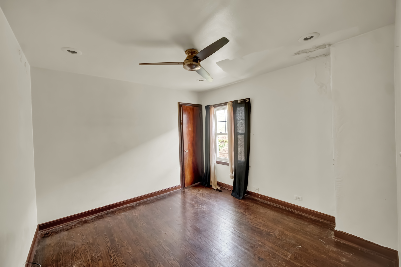 14424 S Lowe Avenue Property Photo 4