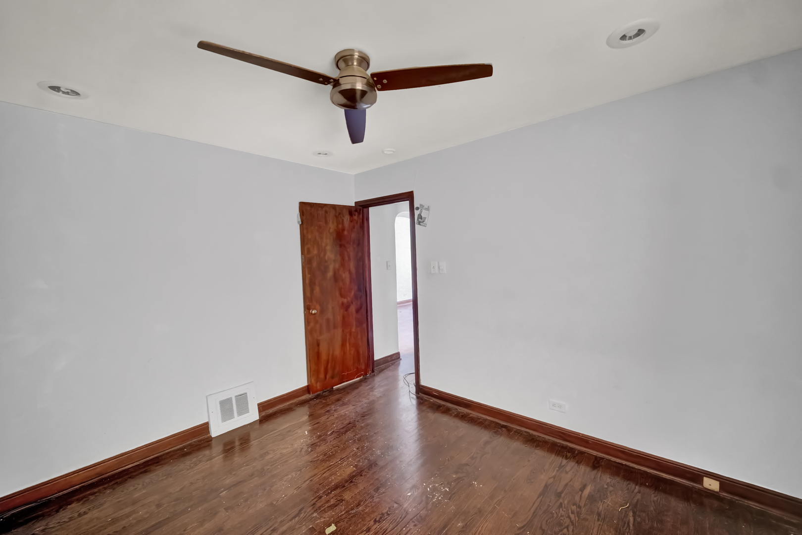14424 S Lowe Avenue Property Photo 8