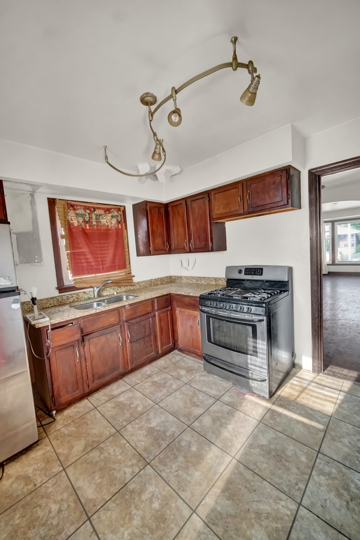14424 S Lowe Avenue Property Photo 9