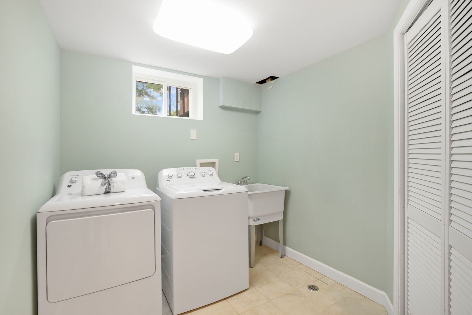 1814 Hazelwood Drive Property Photo 17