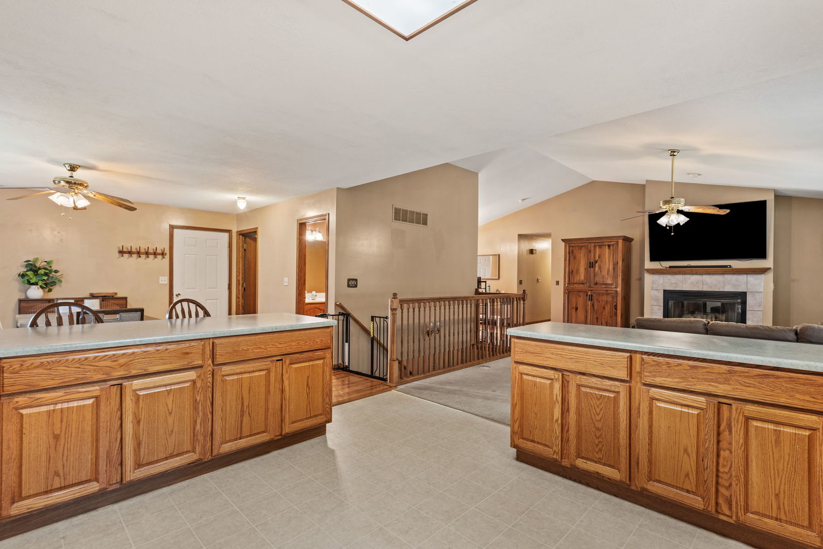 220 Benton Street Property Photo 12