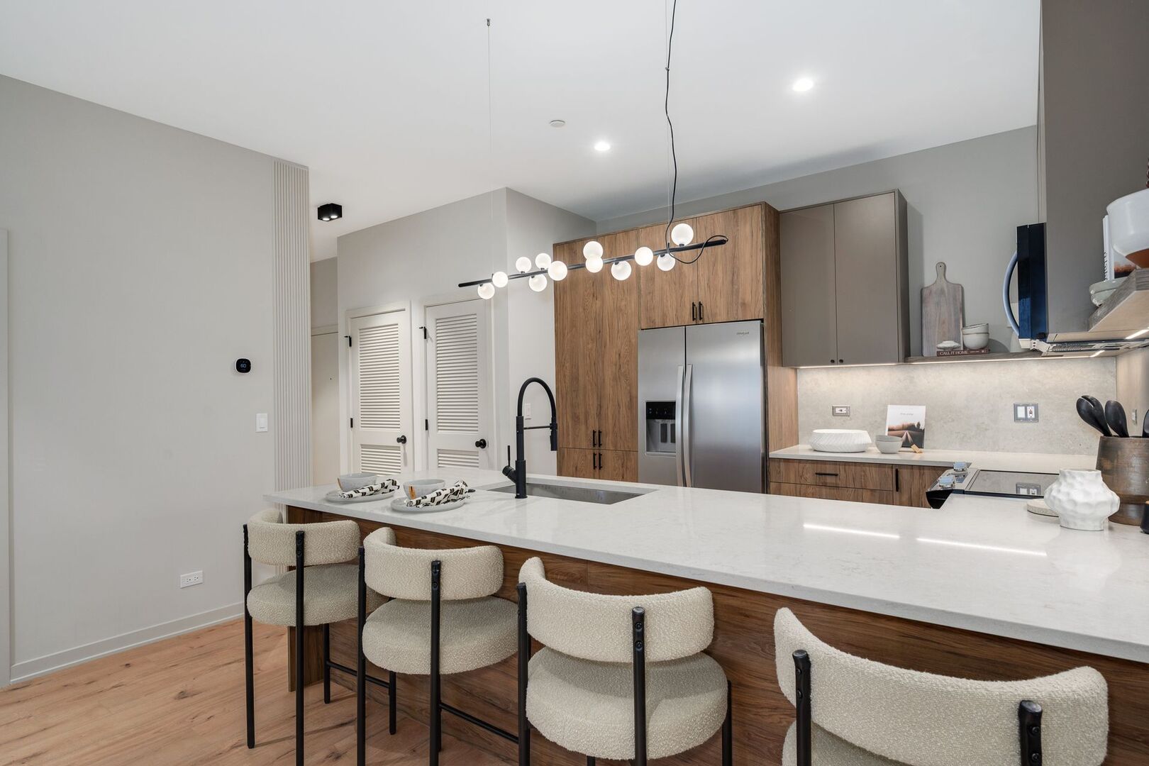 6633 N Milwaukee Avenue 309 Property Photo 23