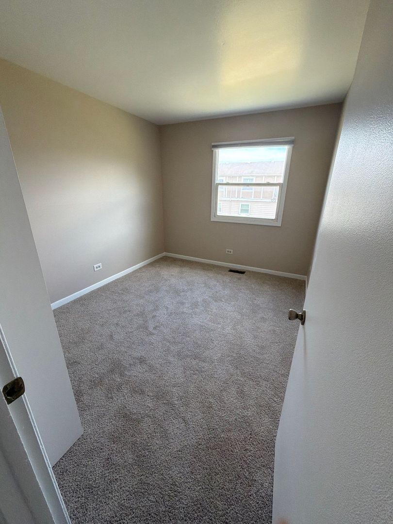 19345 Oak Avenue 11 Property Photo 6