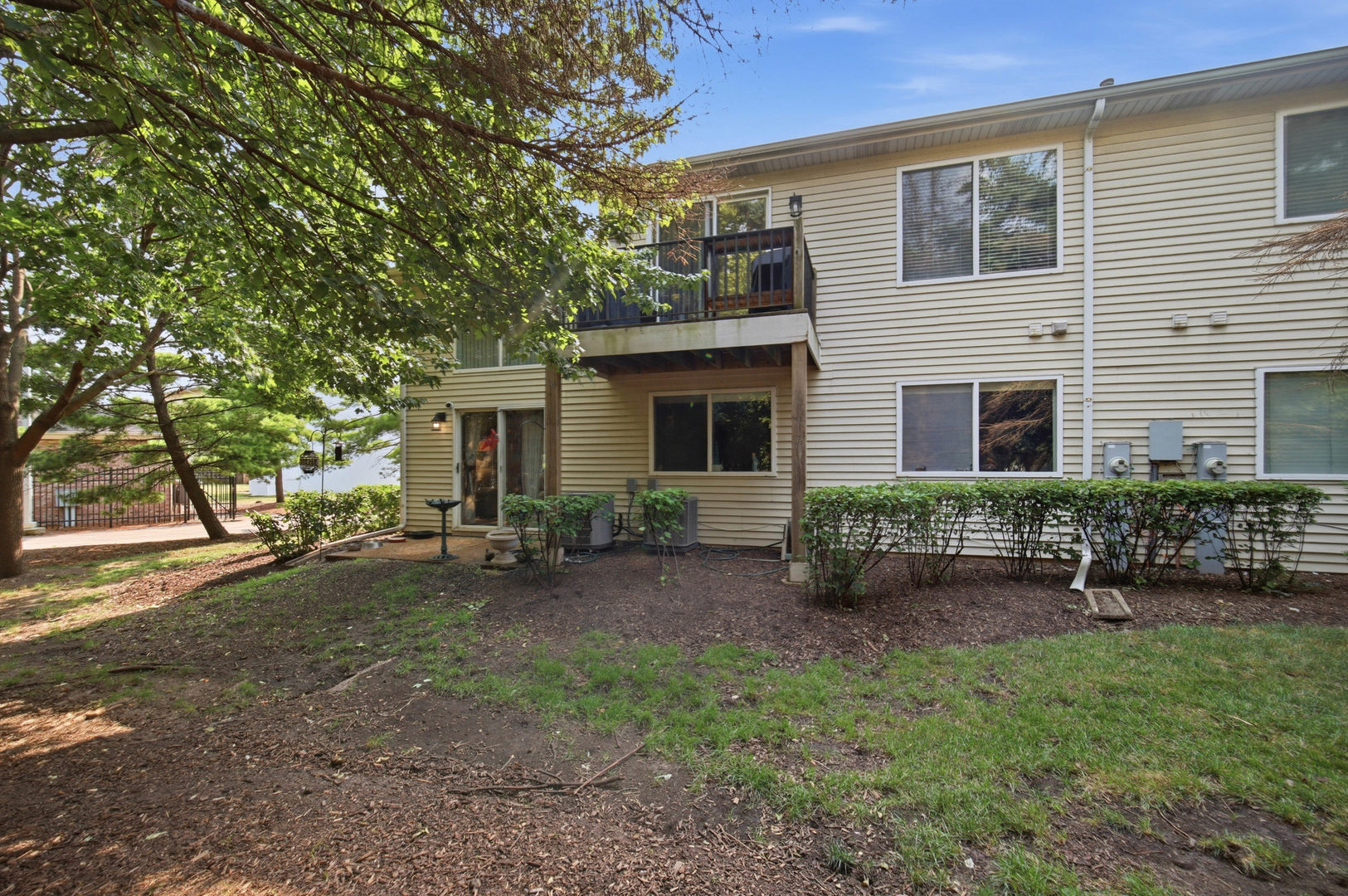 1137 Hawthorne Lane Property Photo 15