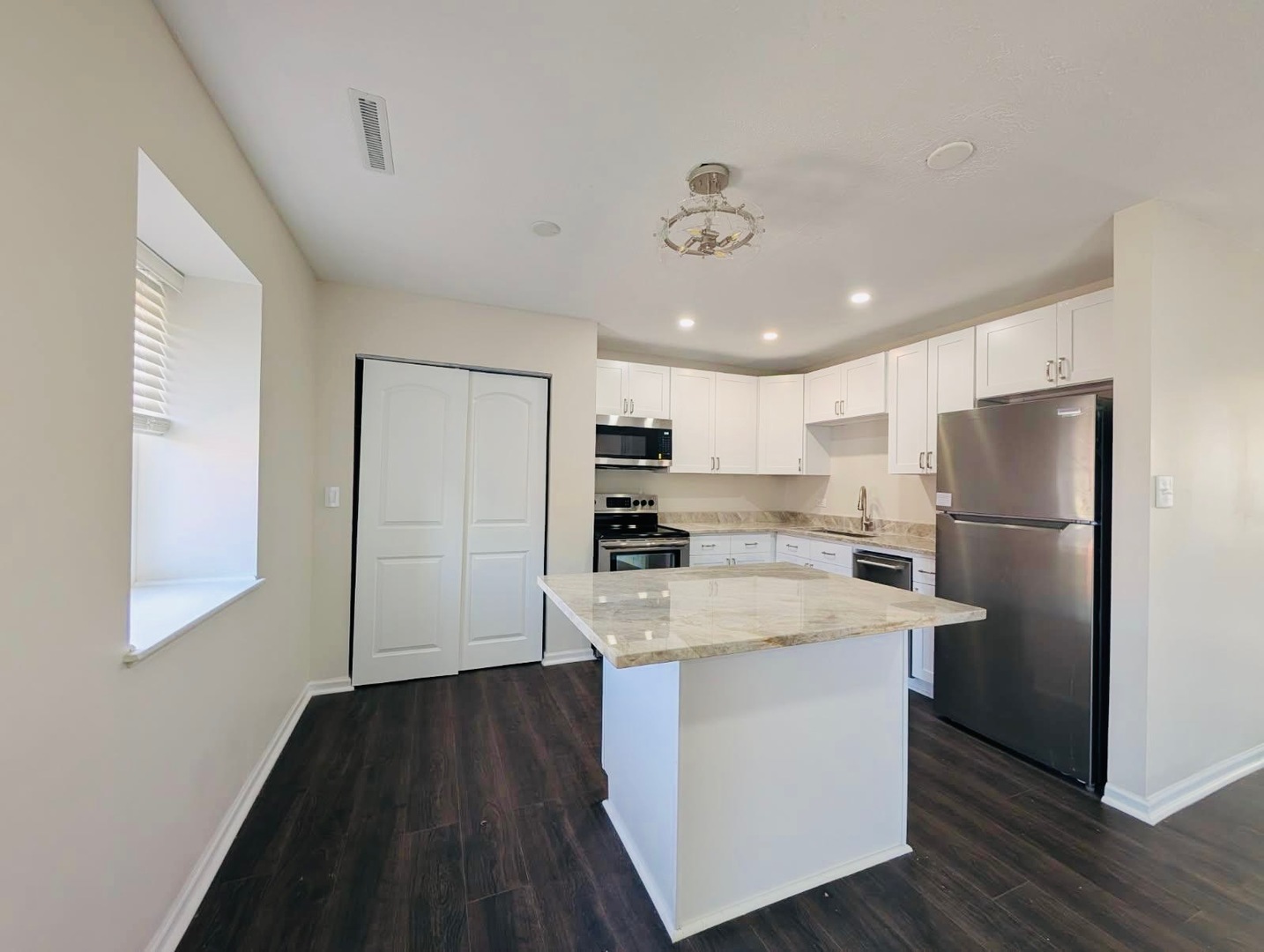 12689600 Property Photo 5